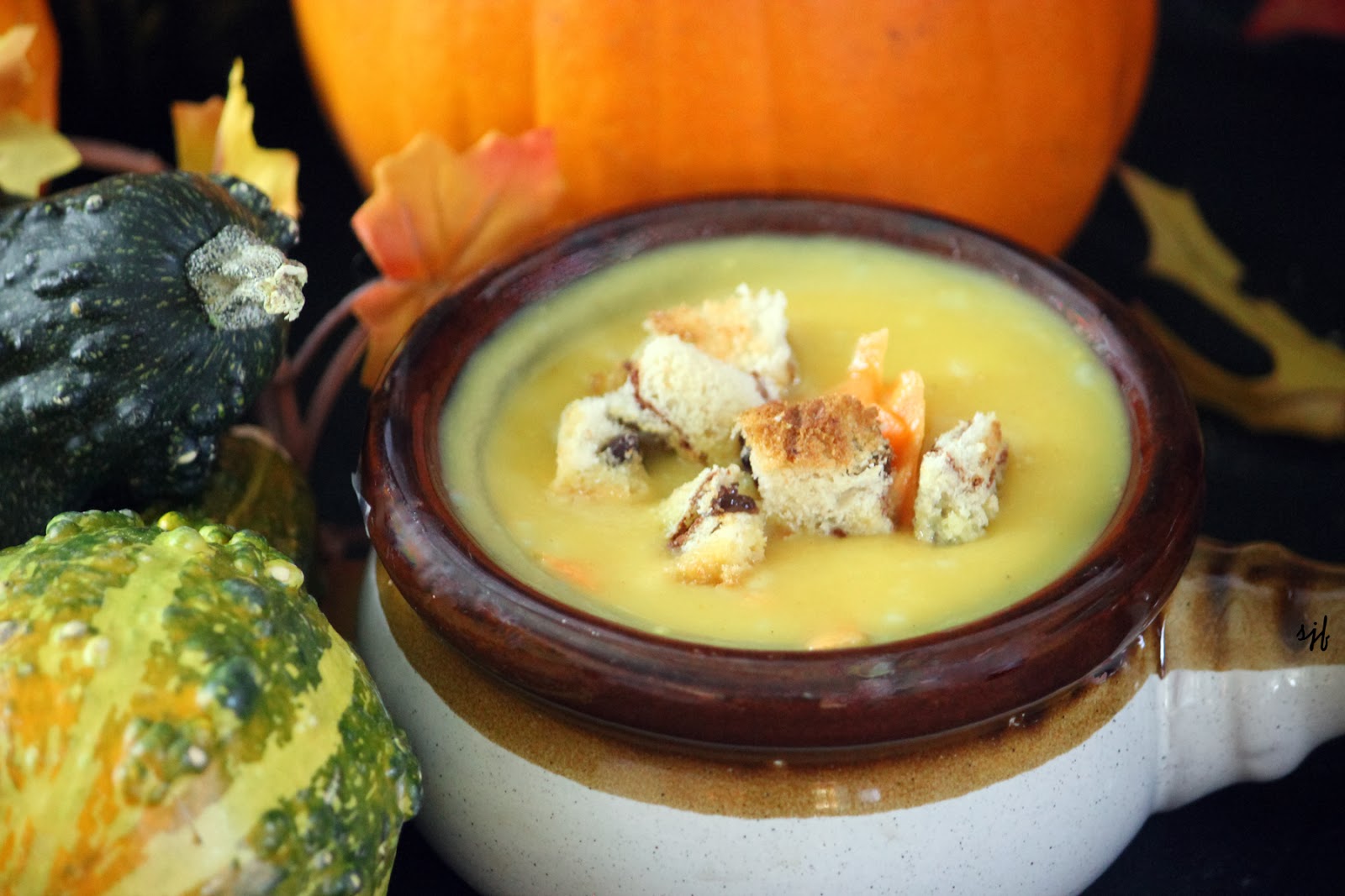 Dietitians Online Blog Butternut Squash Soup with Raisin Bread