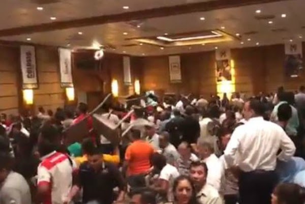 PRIÍSTAS SE AGARRAN A SILLAZOS EN NUEVO LEÓN (VIDEO) PRIÍSTAS SE AGARRAN A SILLAZOS EN NUEVO LEÓN (VIDEO)