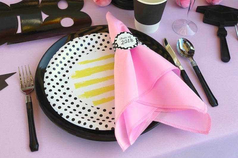 Easy Graduation party ideas to celebrate the new Grad! - LAURA'S little ...