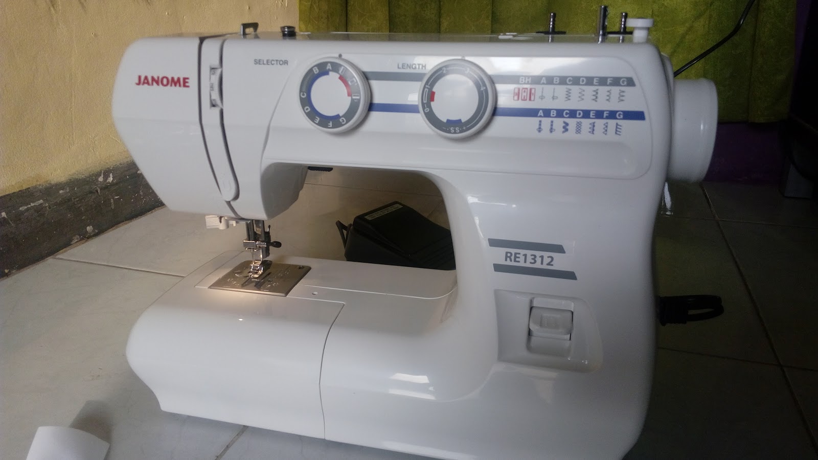 Mesin jahit portable JANOME RE 1312