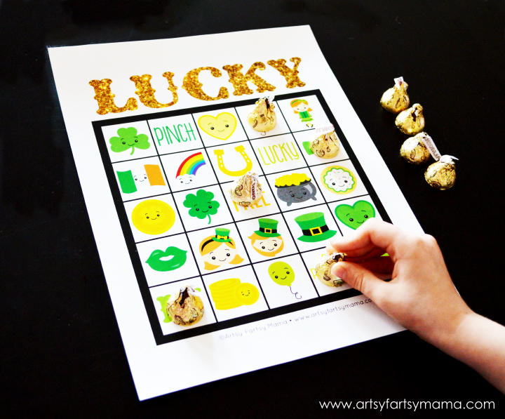 Free Printable St Patrick's Day Bingo at artsyfartsymama.com #StPatricksDay #freeprintable #printable #bingo