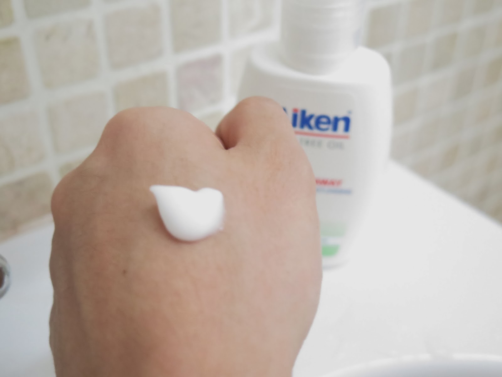 MACHER ONLINE REVIEW Aiken Tea Tree Oil Daily Moisturising Lotion