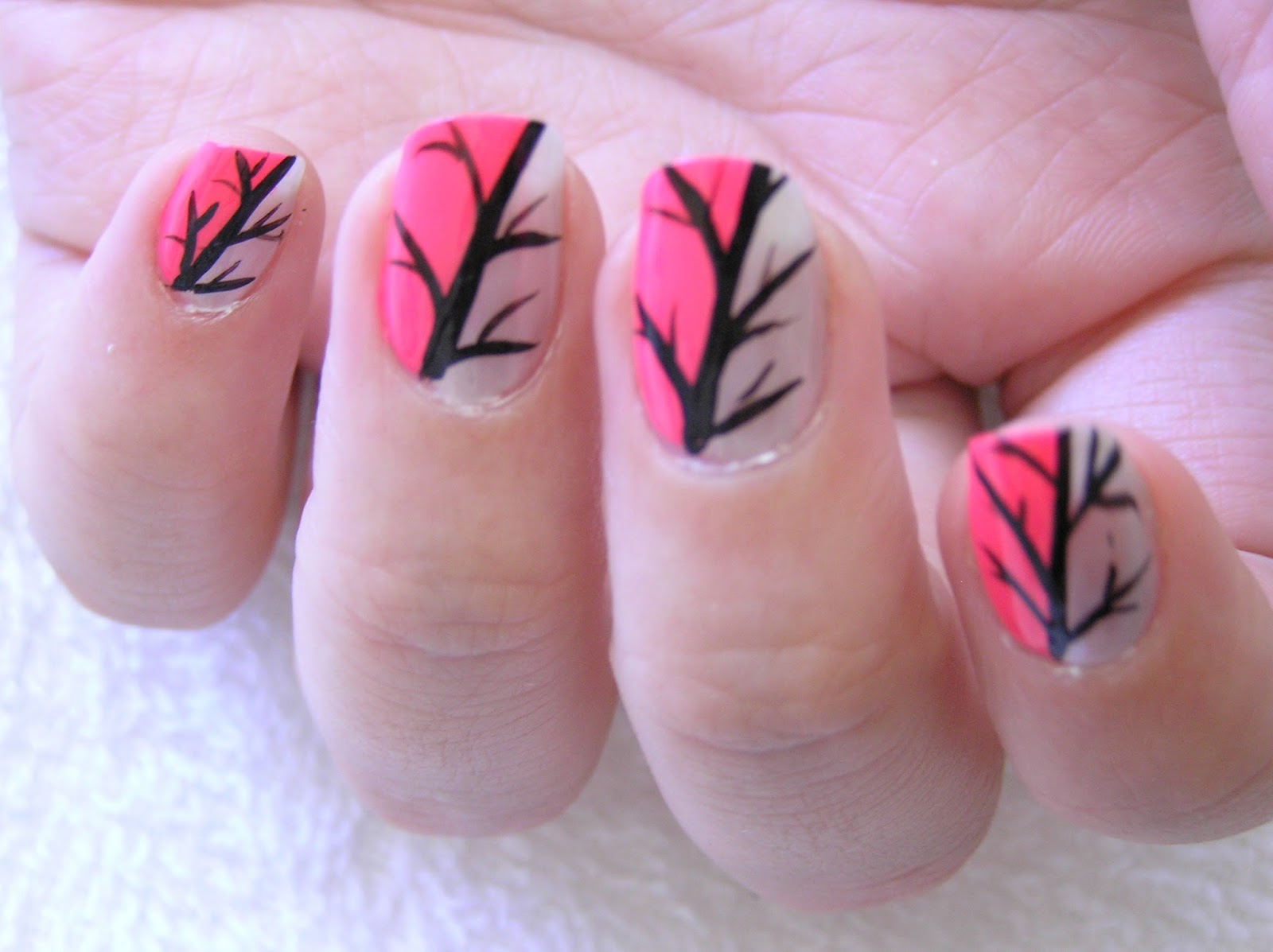 nail art idea white pink