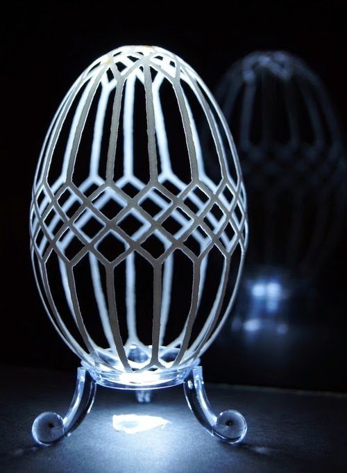 16-Piotr-Bockenheim-Carved-Goose-Eggs-Sculptures-www-designstack-co
