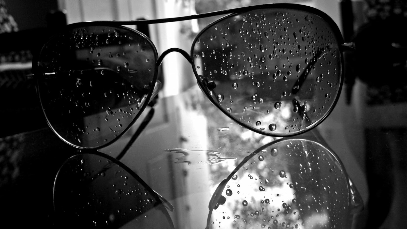 Water Drops on Glasses Wallpaper