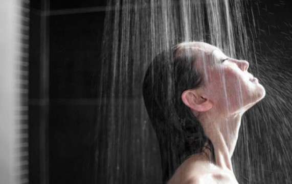 99 Arti Mimpi Mandi Dilihat Orang Lengkap Dengan Tafsir Dan Maknanya Mimpi Lagi Mandi