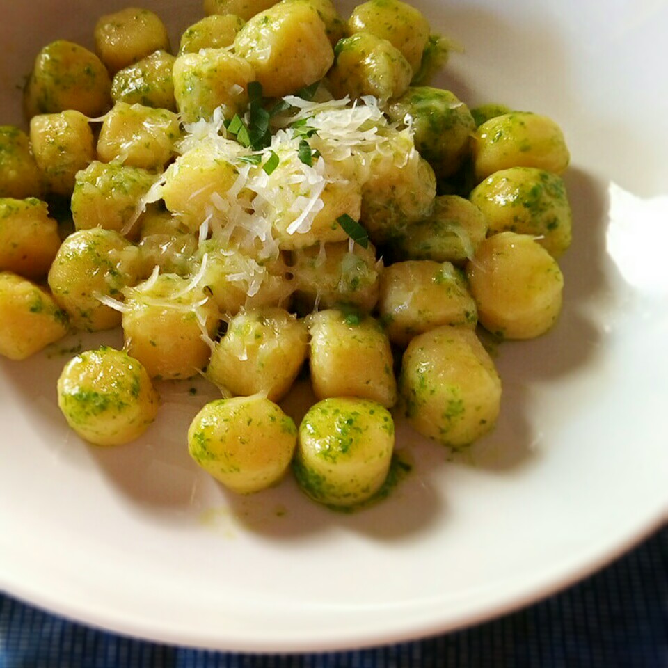 [Ricetta] Gnocchi di patate con salsa di rucola|OishiGnam