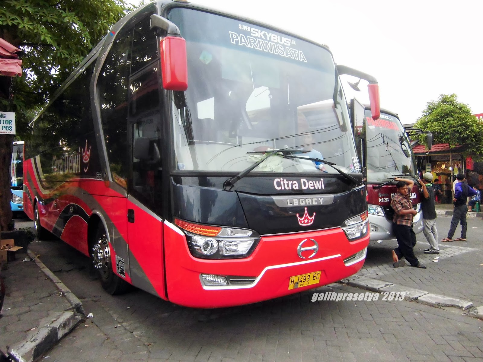 Mengarungi Sejarah dan Panorama: Eksistensi Bus Pariwisata Ambarawa