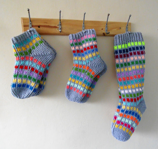 -crochet-socks-anklesocks-kneesocks-handmade-square-colorful-homewear-slippers