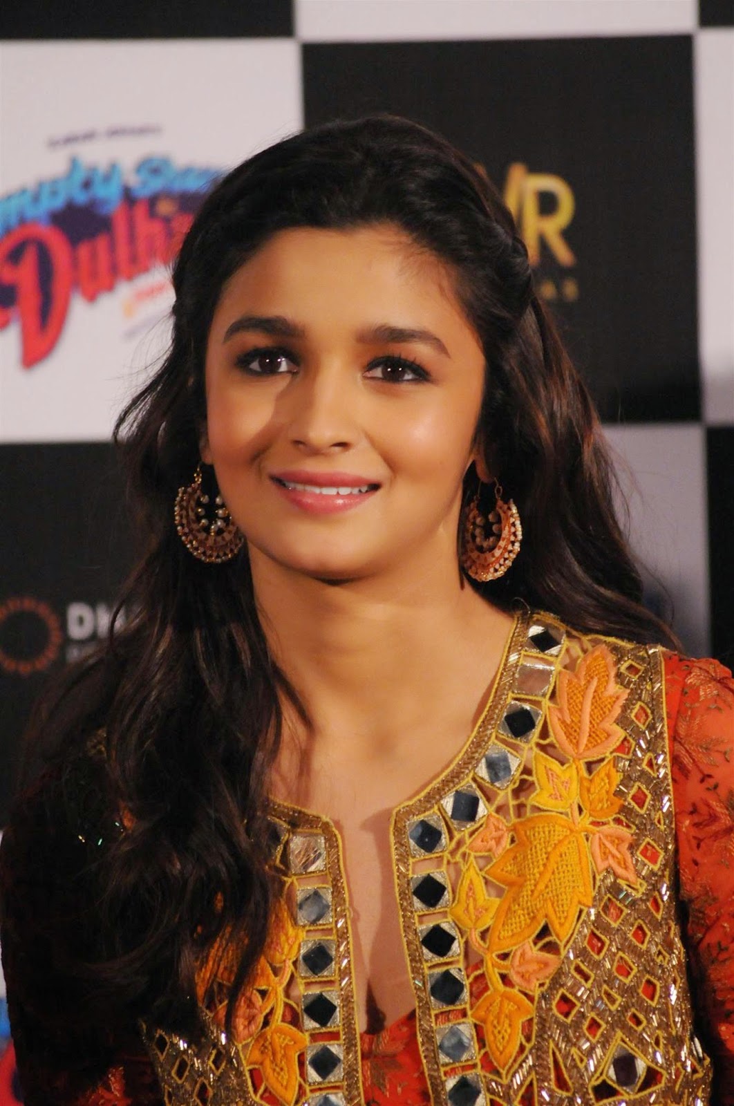 High Quality Bollywood Celebrity Pictures: Alia Bhatt Looks Sexy At
