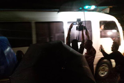 DuooORR..!!! Jenazah Empat Terpidana Mati Jilid III Keluar Nusakambangan jenazah terpidana mati dibawa keluar nusakambangan W0z