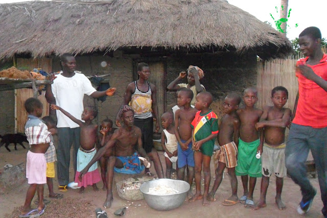 Una famiglia molto numerosa in Togo, Africa