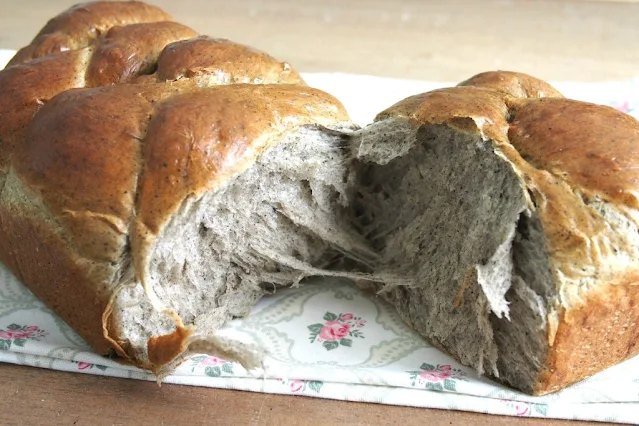 Black Sesame Seeds Bread