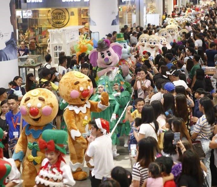 GRAND MAGICAL CHRISTMAS PARADE AT SM - wanderwahm GRAND MAGICAL CHRISTMAS PARADE AT SM - wanderwahm