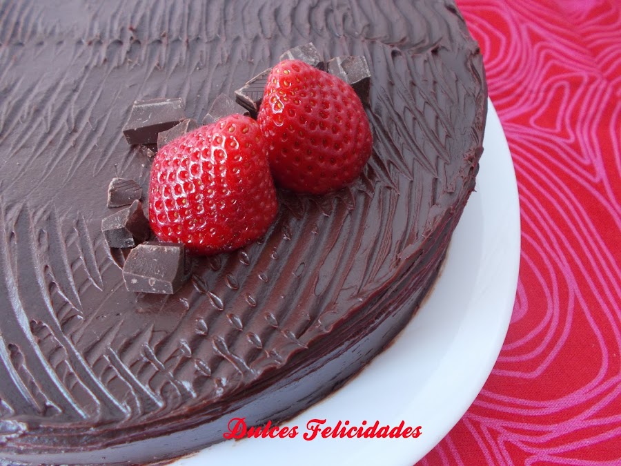 Tarta Sacher o Sachertorte con mermelada de fresa casera