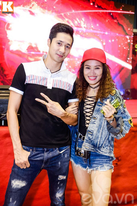 Huong Giang Idol vang mat, Tien Dat choi troi voi 