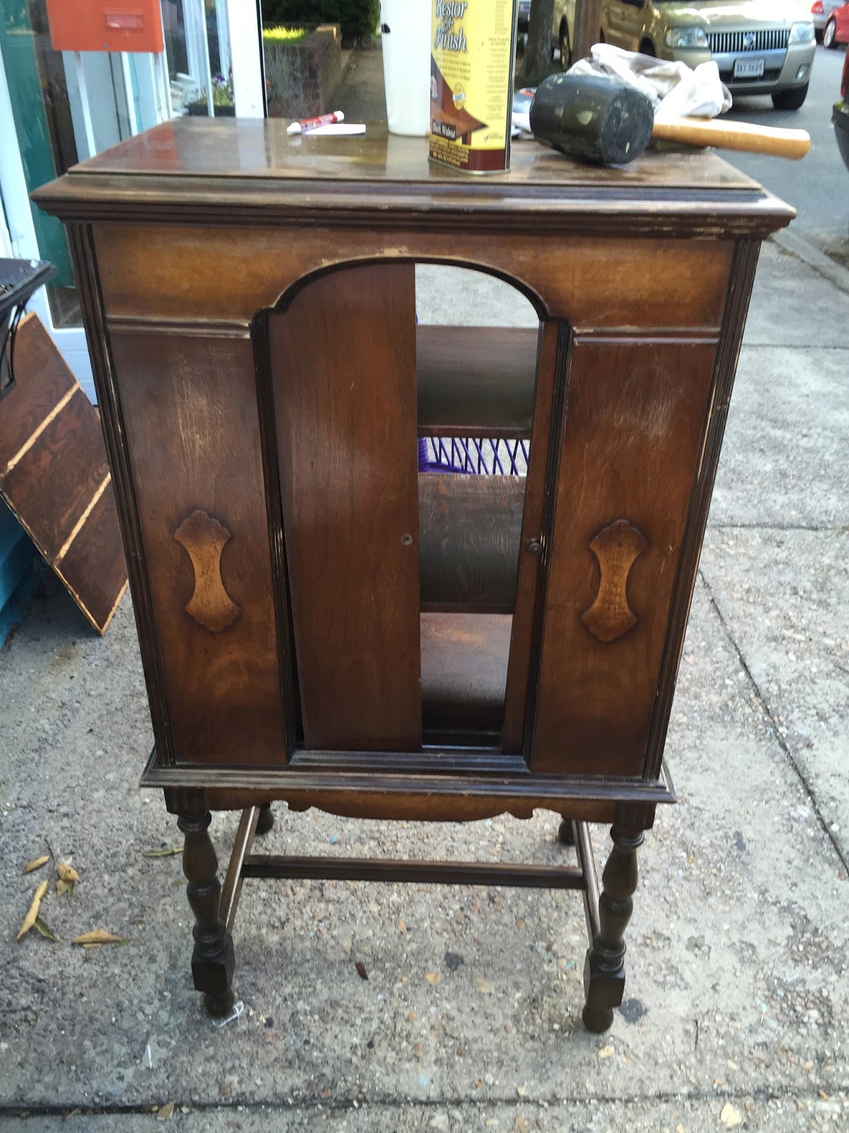 SheShe, The Home Magician Old Radio to Kitchen Island/Bar