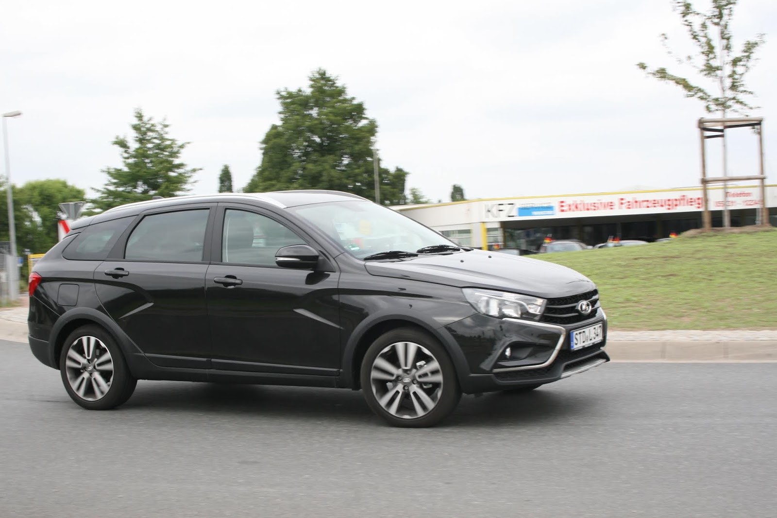 Die Marke Lada Kann Immer Mehr Deutsche Von Ihrer Neuen Klasse