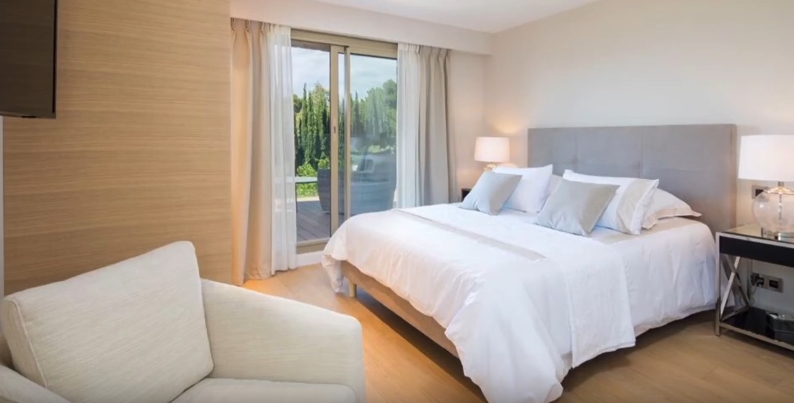 Tour Mougins, France Luxury House vs. 7 Interior Design Photos