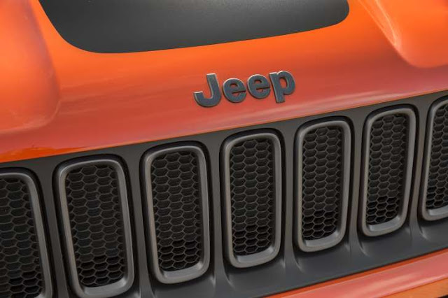 2016 Jeep Renegade Trailhawk grille