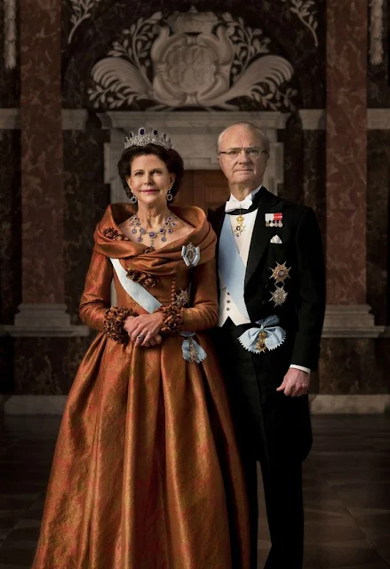The Swedish Royal Court has released new official photos of King Carl Gustaf and Queen Silvia 