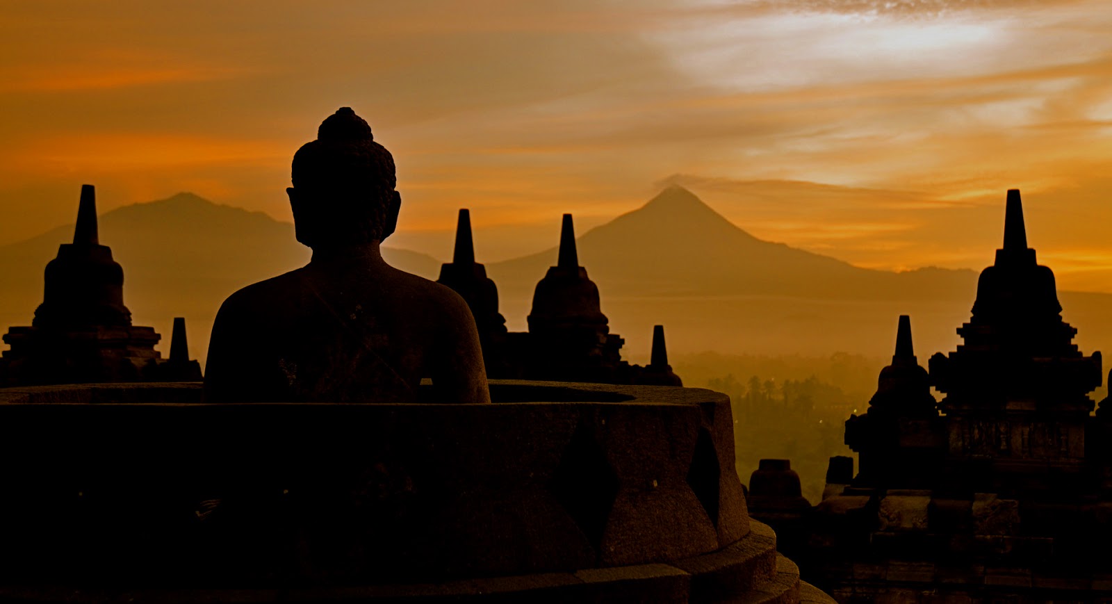 salah satu arca Buddha di Borobudur (dok/keywordsking.com)