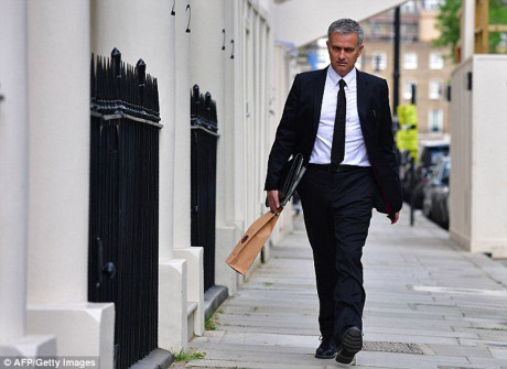Chum hinh anh HLV Jose Mourinho toi M.U ky hop dong - Anh 8