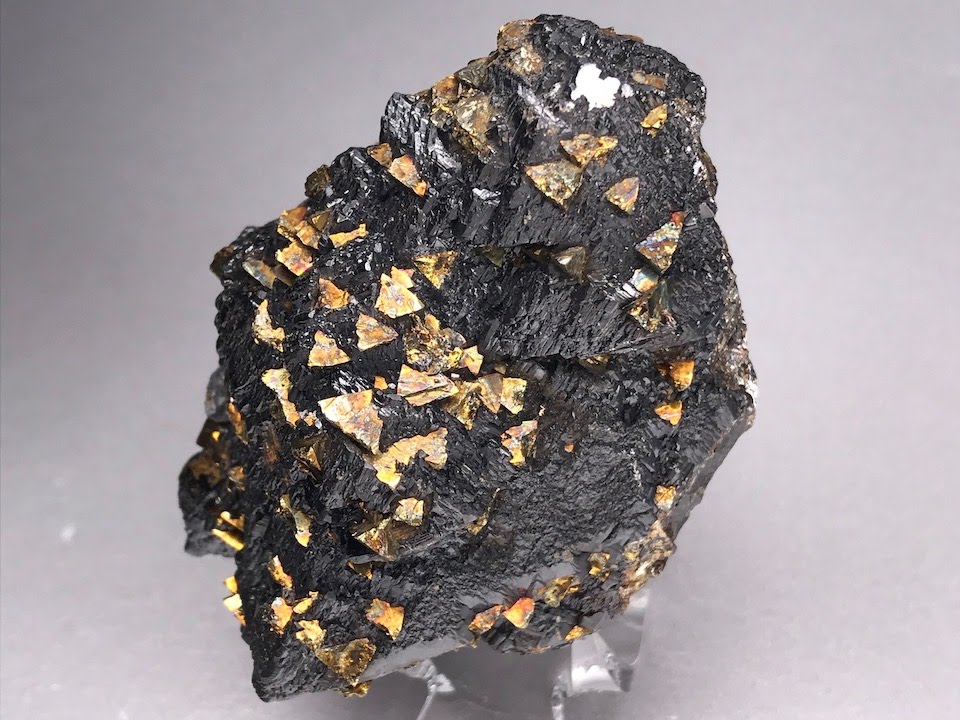 閃亜鉛鉱上の黄銅鉱 Chalcopyrite on Sphalerite