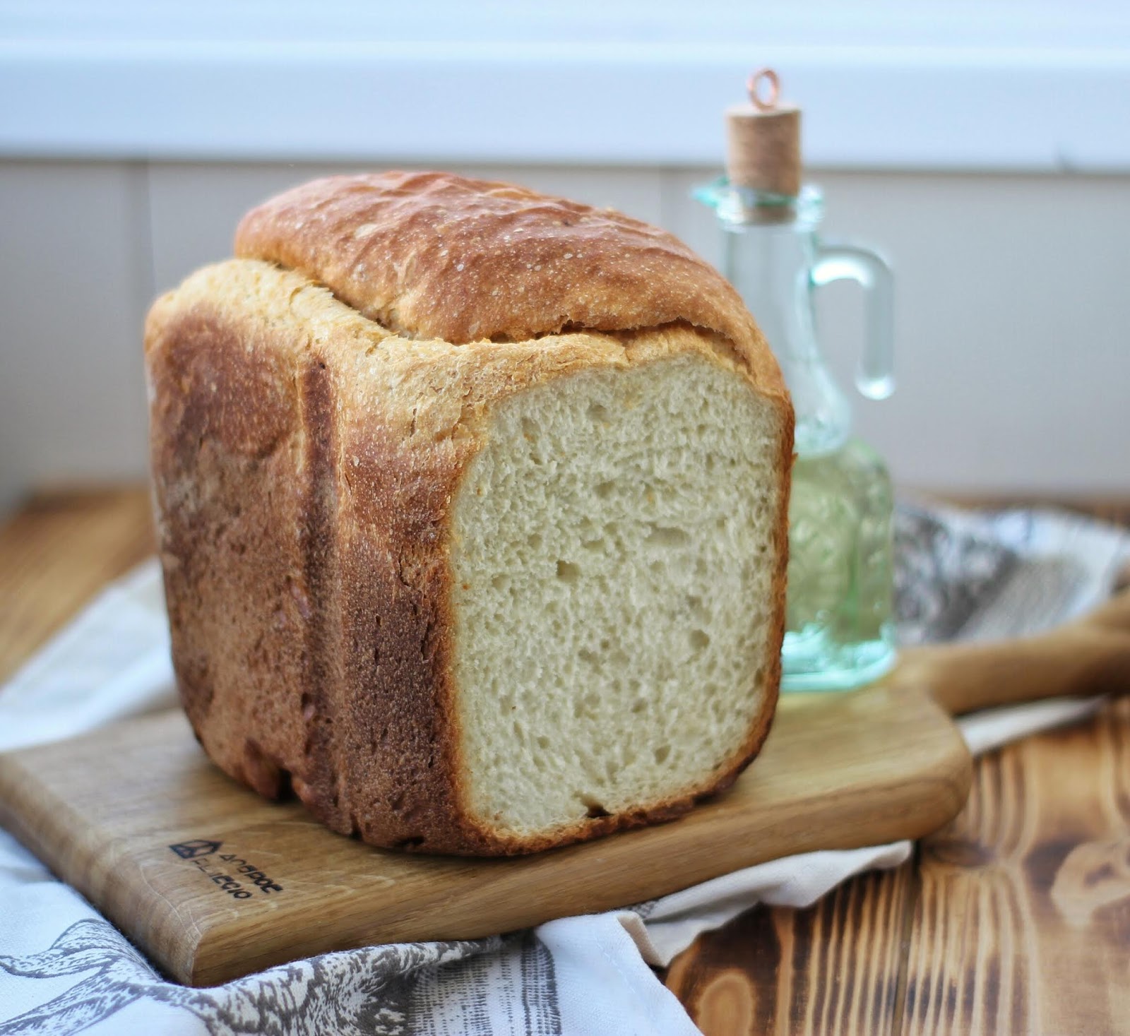 Приготовить в хлебопечке рецепты. Хлеб в хлебопечке. Домашний хлеб украшение. Домашний хлеб в хлебопечке. Домашний хлеб из хлебопечки.