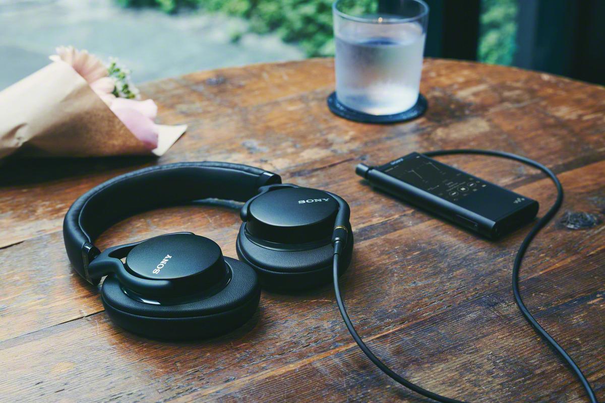 Uncompromised Hi-Res sound with Sony’s MDR-1AM2 - The Walkman Blog