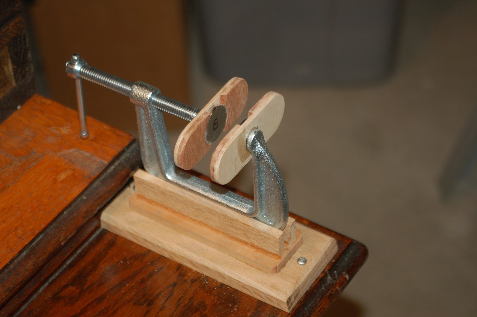 TotalRojo Guitars Guitar Pickup Winder