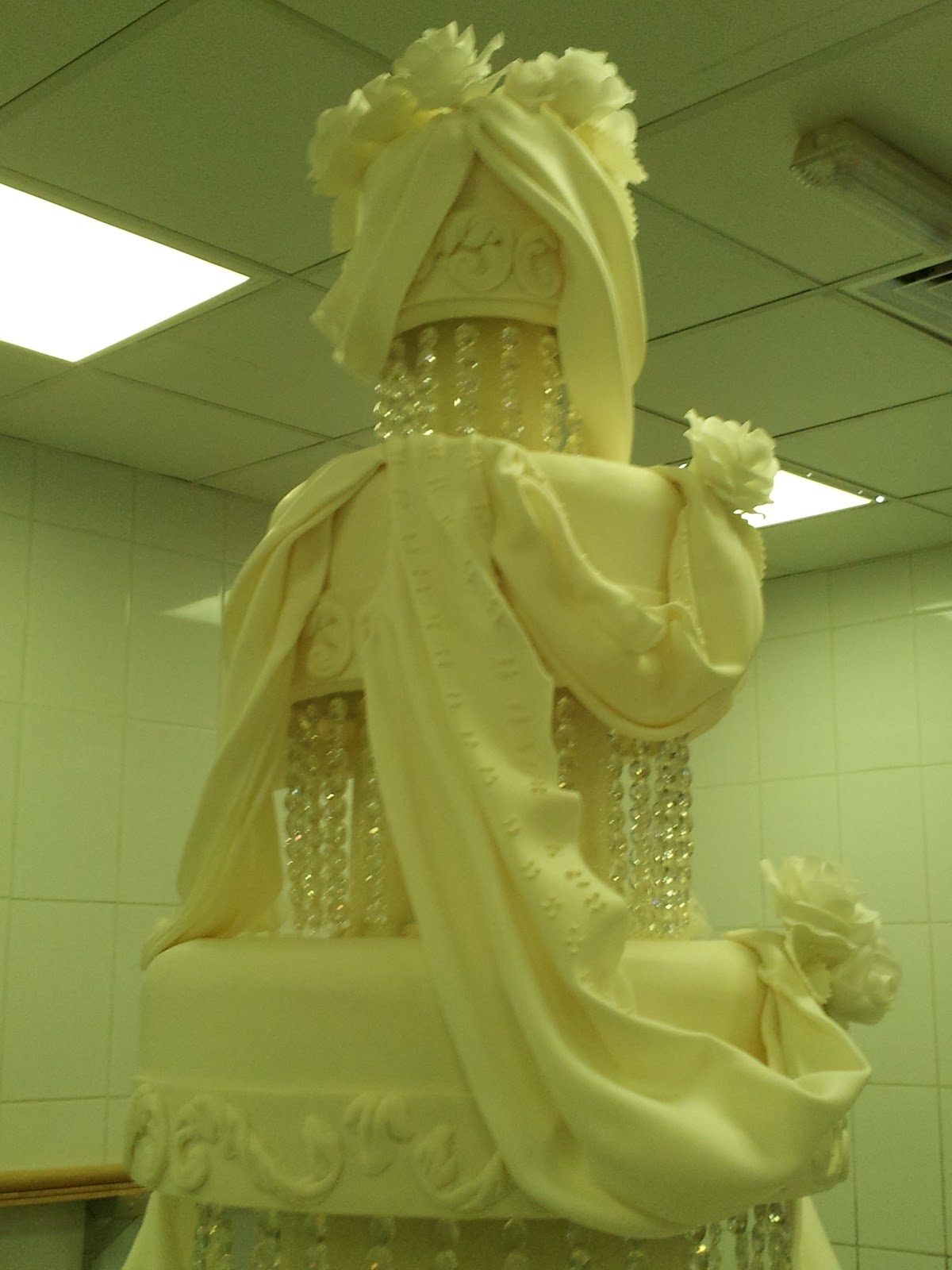 Cake Decorator in Kuwait royal wedding cake with crystals and lights