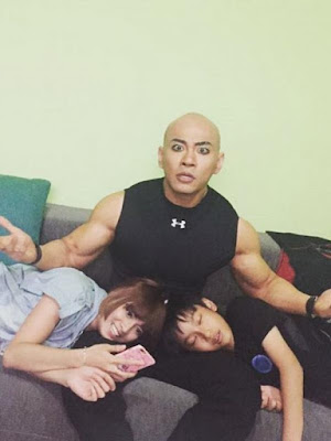 Potret Kemesraan Deddy Corbuzier dan Chika Jessica, Ada Apa Diantara Mereka?