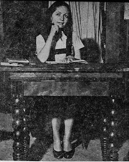 שחקנית תיאטרון הבימה עדה טל בהצגה יומנה של אנה פראנק שעלתה בפעם הראשונה בשנת 1957. פוסט שפורסם גם בתור מאמר בעיתון הארץ, גם לאנה פראנק דרוש משהו מעבר לבית וילדים, קריאה חדשה ביומנה של נערה