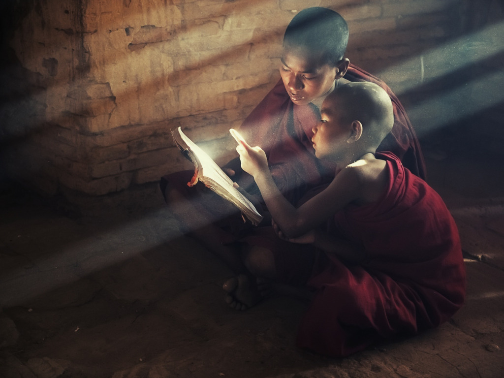 monk-reading