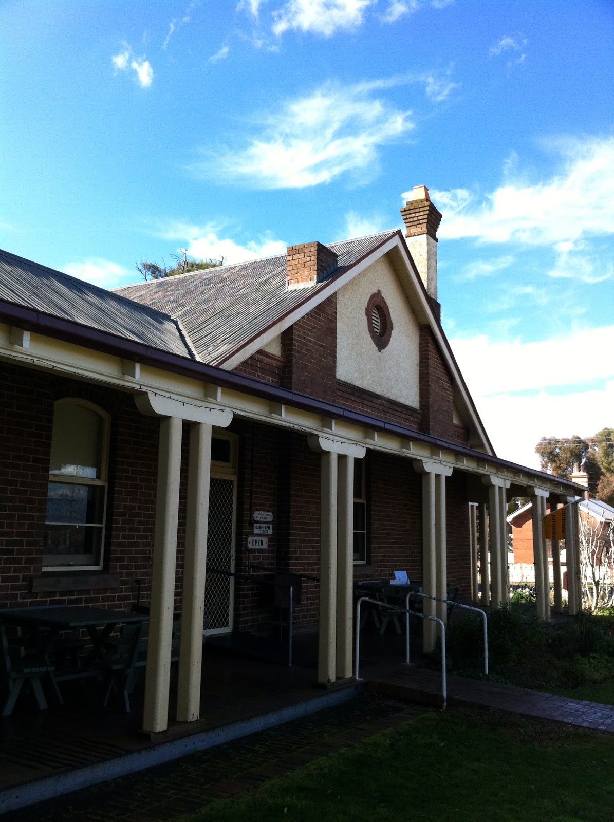 One Hungry Hen Which Craft & Coffee Cottage, MurrumburrahHarden