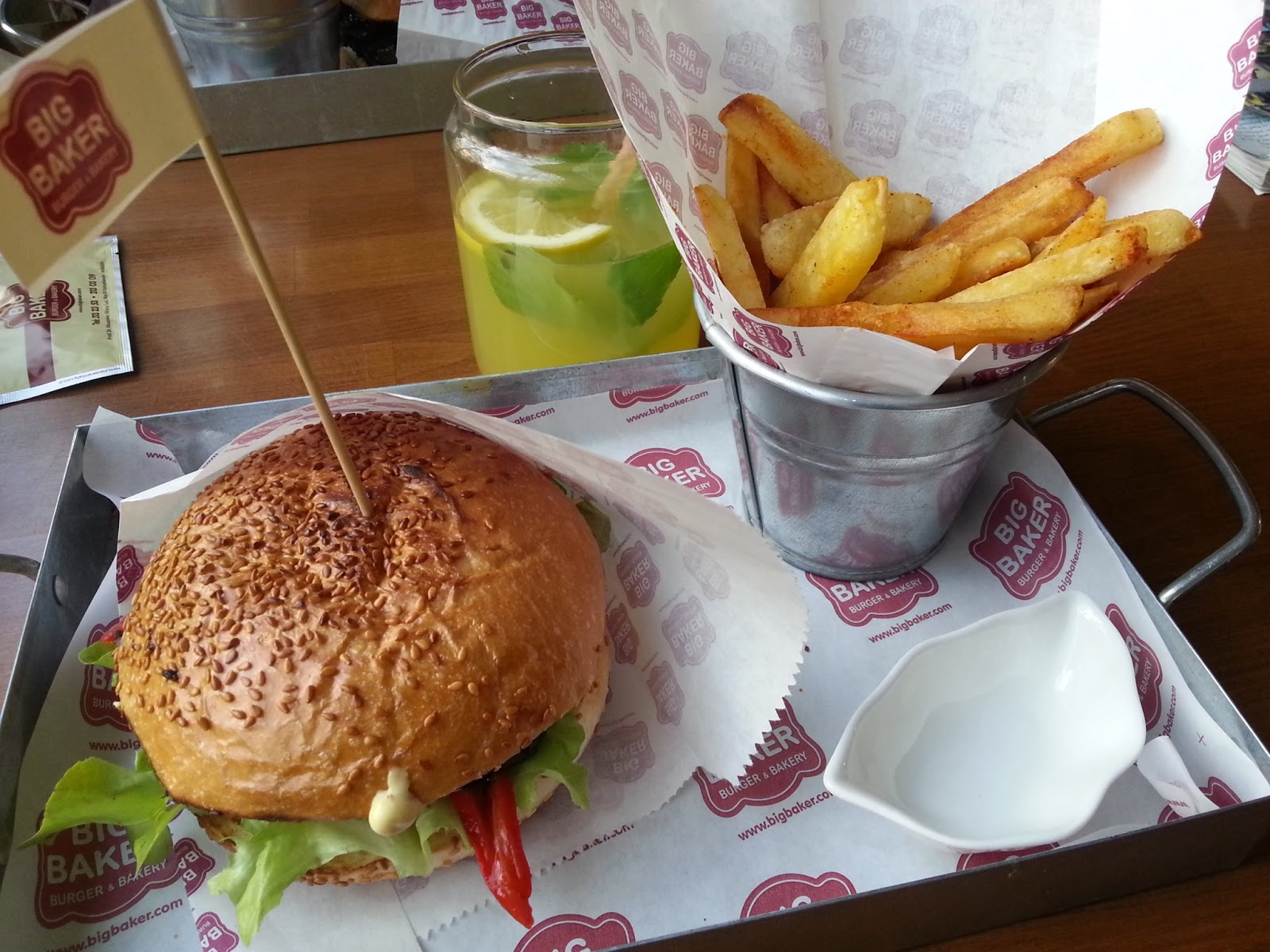 !Biraz Hayat! Big Baker ve Big Bang Hamburger