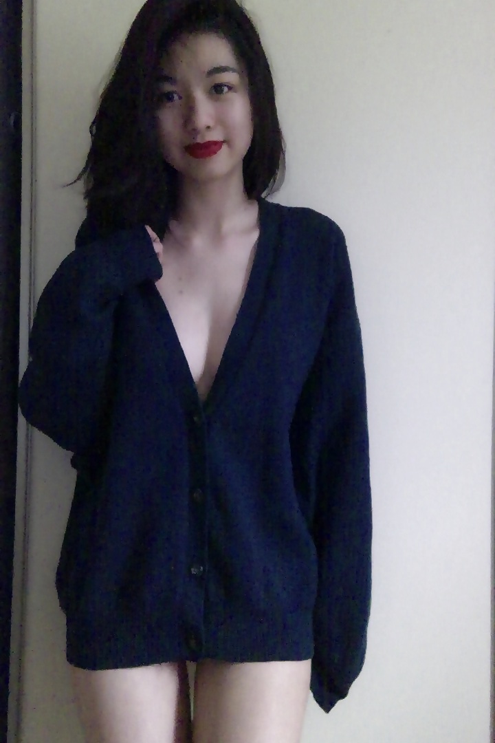 pinay topless selfie com nude female on balcany