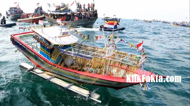 Kepala Kerbau Dilarung ke Laut Jadi Sesaji Nelayan Jepara 1 New%2BPicture