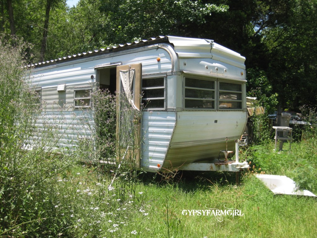 GypsyFarmGirl My Vintage Travelmaster Camper