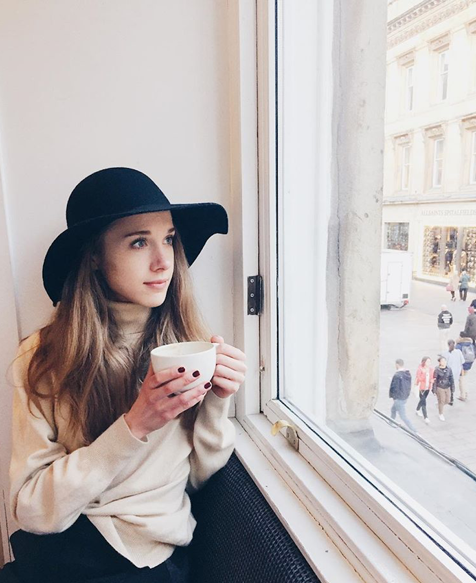 woman-drinking-coffee