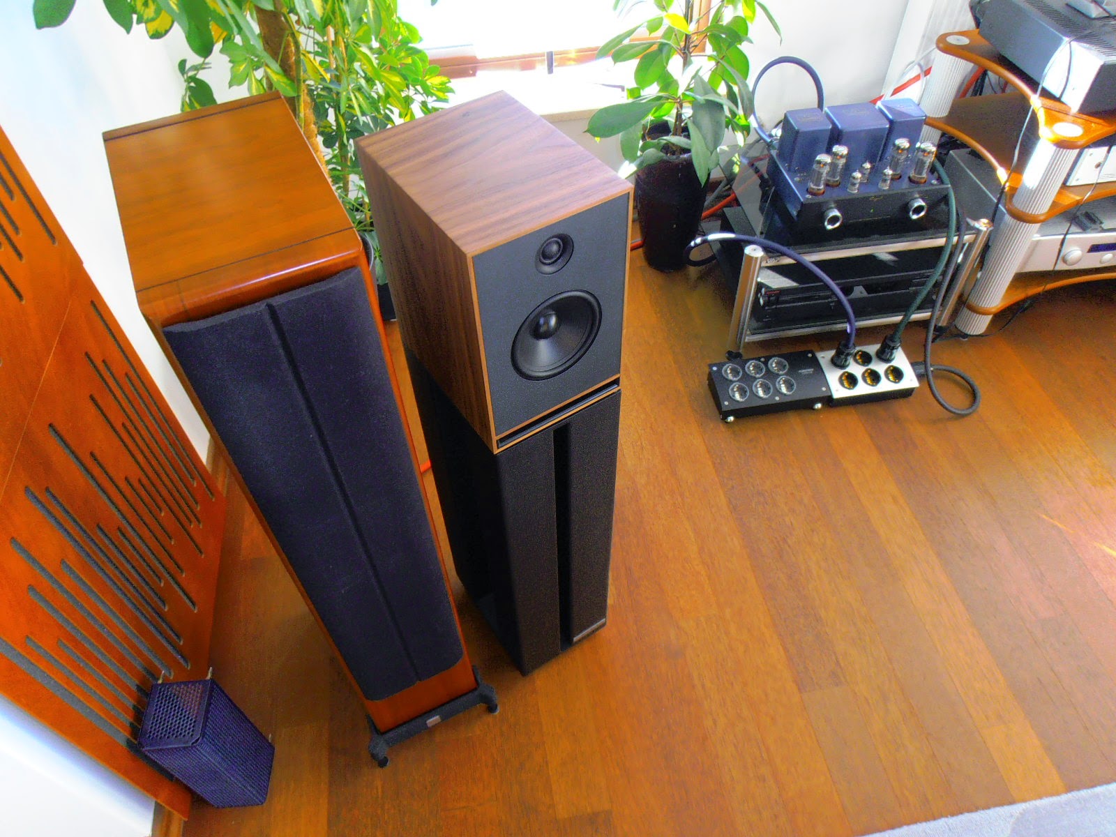 Stereo i Kolorowo Underground Monitory Guru Audio Junior w stałym