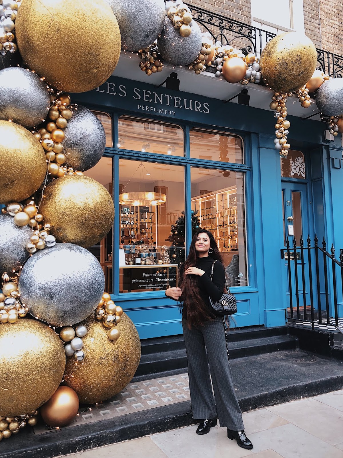 christmas in london, christmas decoration in london, christmas 2018, christmas decoration london 2018, indian blogger, london blogger, belgravia london, belgravia christmas decoration, le senteurs elizabeth street, elizabeth street london