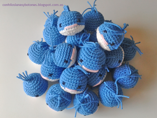 conhiloslanasybotones - ballenas amigurumi