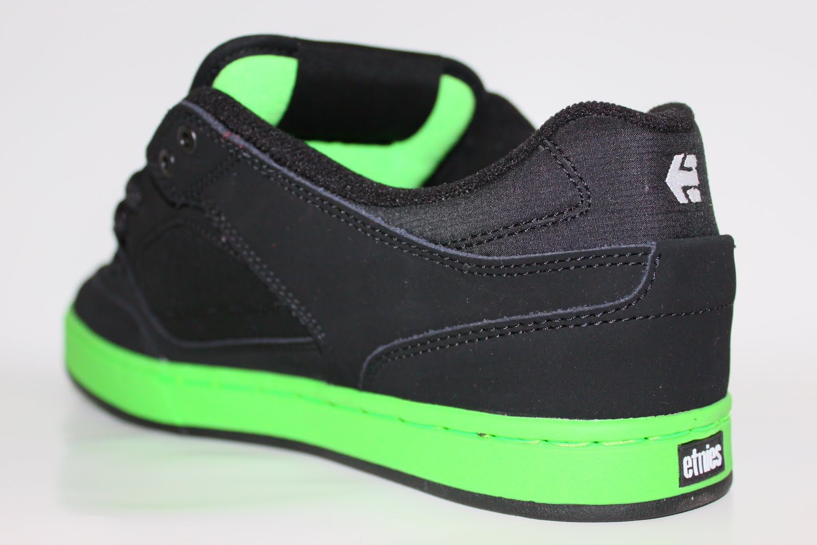 etnies running shoes