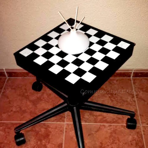 Bricolaje fácil para crear una mesa de ajedrez con ruedas