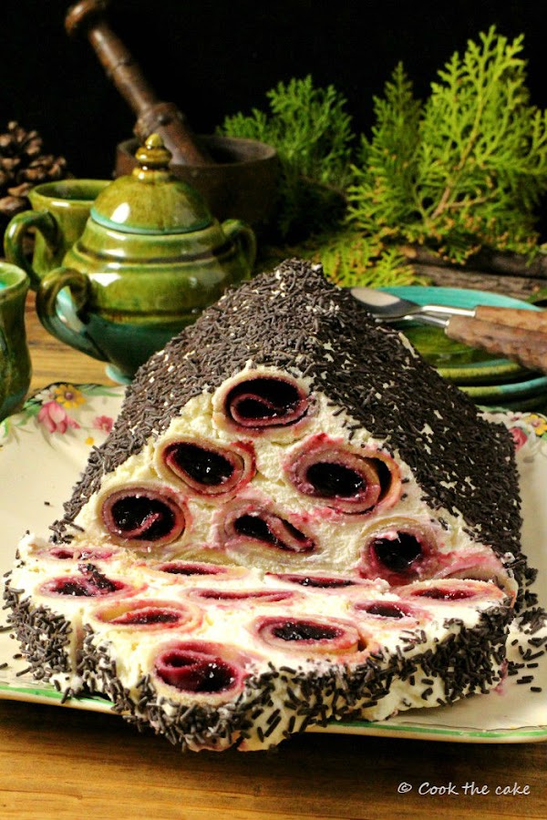 cusma-lui-guguta, woodpile-cake, logs-under-the-snow-cake moldovan-dessert