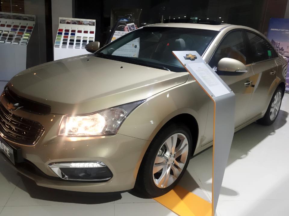 gia xe Chevrolet cruze