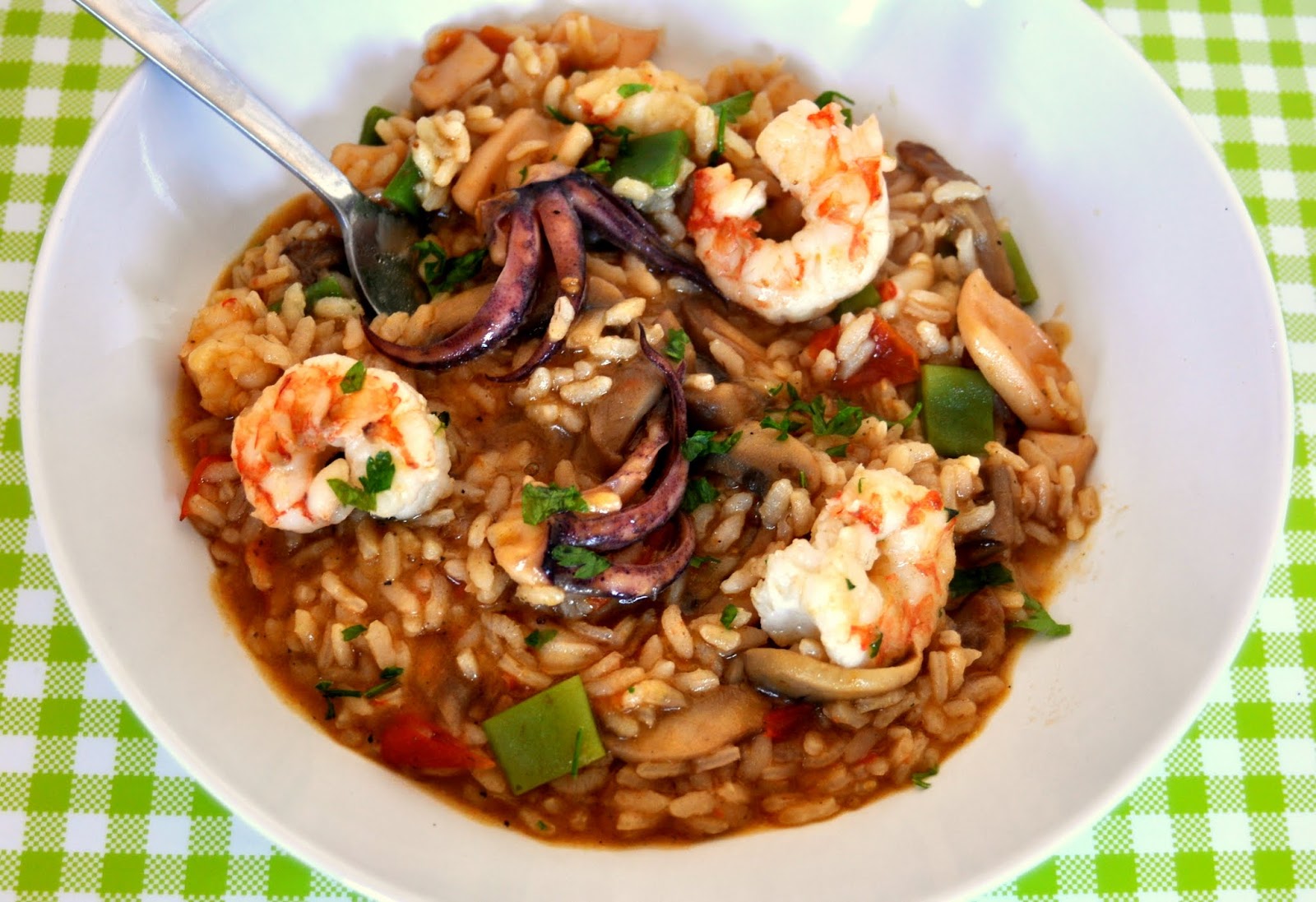 Risotto z krewetkami argentyńskimi, kalmarem, grzybami i warzywami