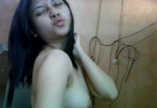 Foto Bugil - Cewek Cantik Bugil Asyik Foto Selfie Foto Bugil - Cewek Cantik Bugil Asyik Foto Selfie